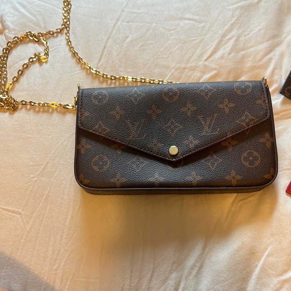 Dupe pochette bag with chain